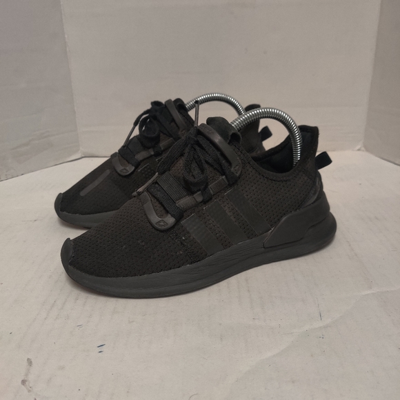 adidas Other - Adidas junior u path run j sz